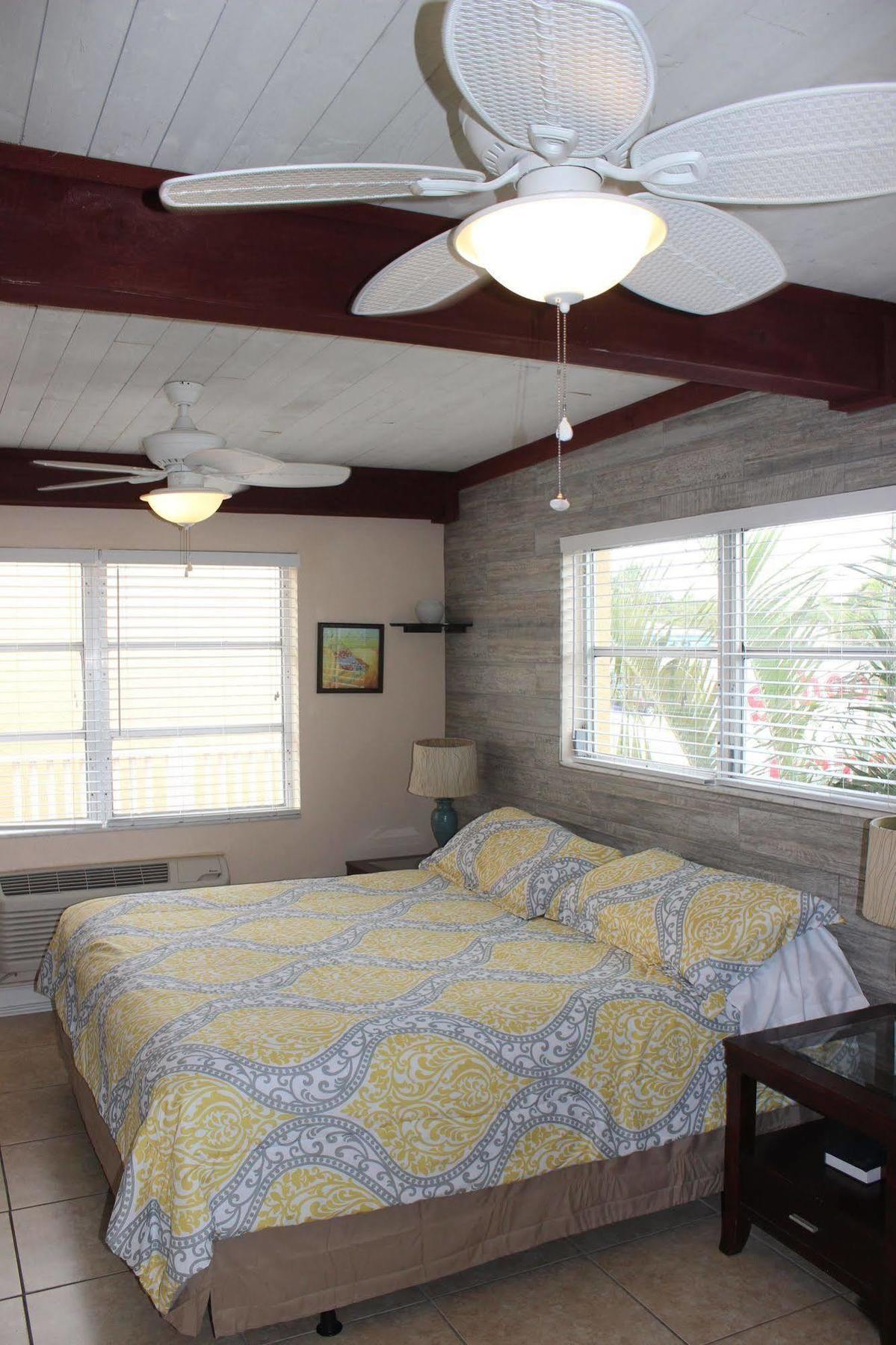 Schooner Hotel St. Pete Beach Exteriér fotografie